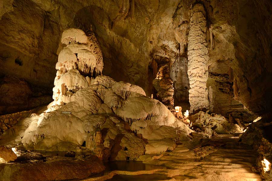 the caverns at natural bridge virginia