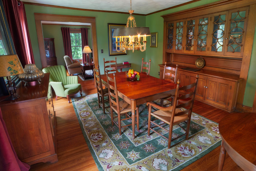 vine cottage dining room with table for six in natural bridge, virginia